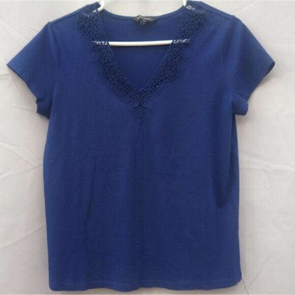 2 Banana Republic tops  - Picture 6 of 10